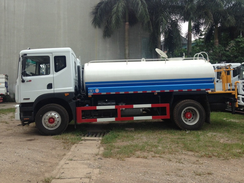 xe téc phun nước rửa đường Dongfeng 9 khối do Đông Phong Việt Nam Nhập Khẩu 3